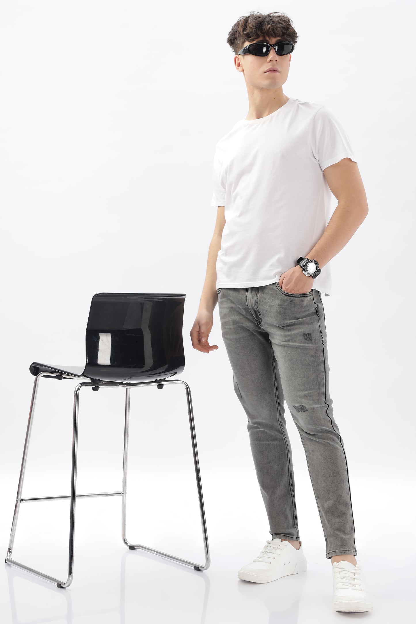 Grey Distressed Skinny Fit Jeans